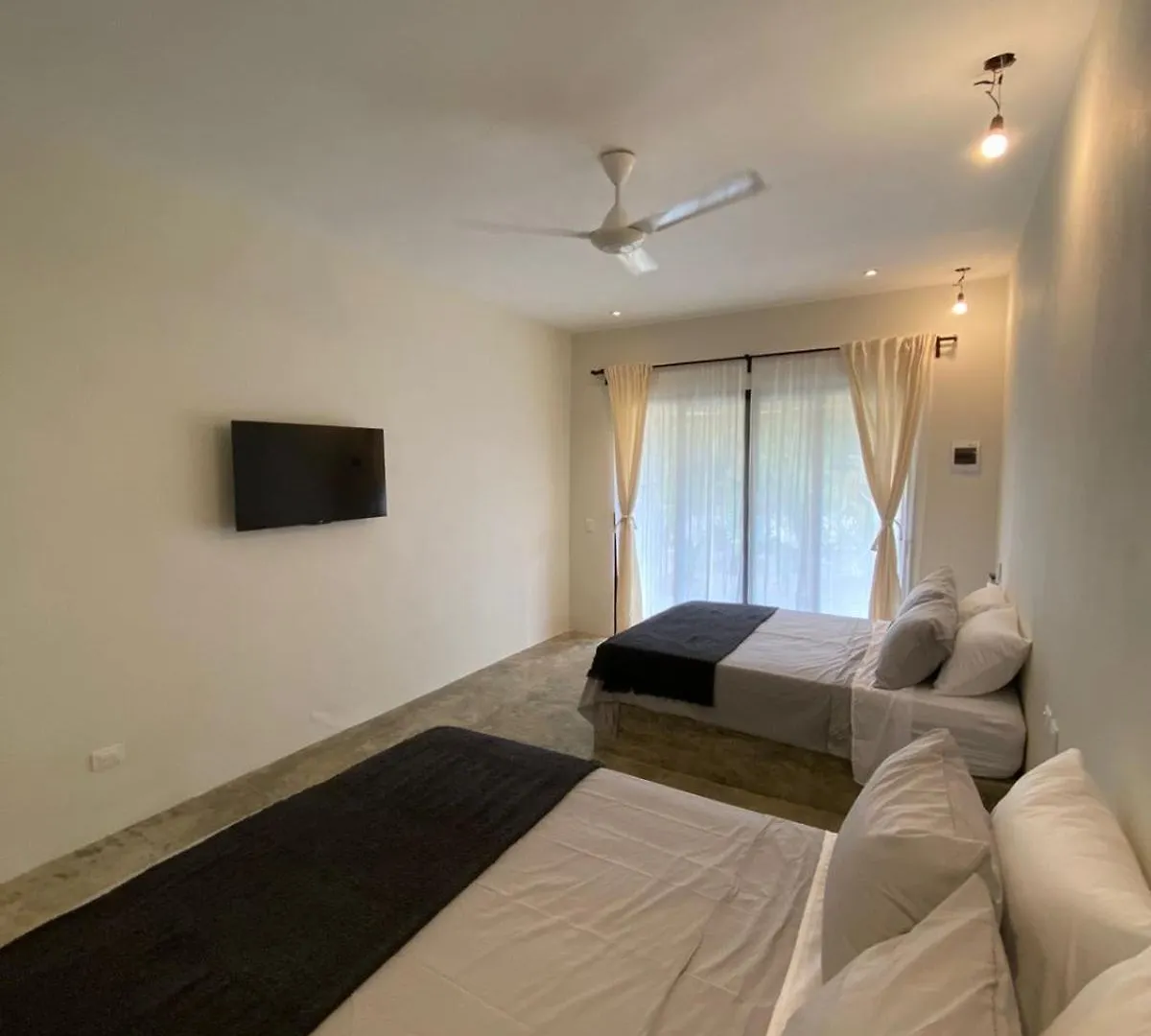 Kaia Beach Lodge 라스테레나스